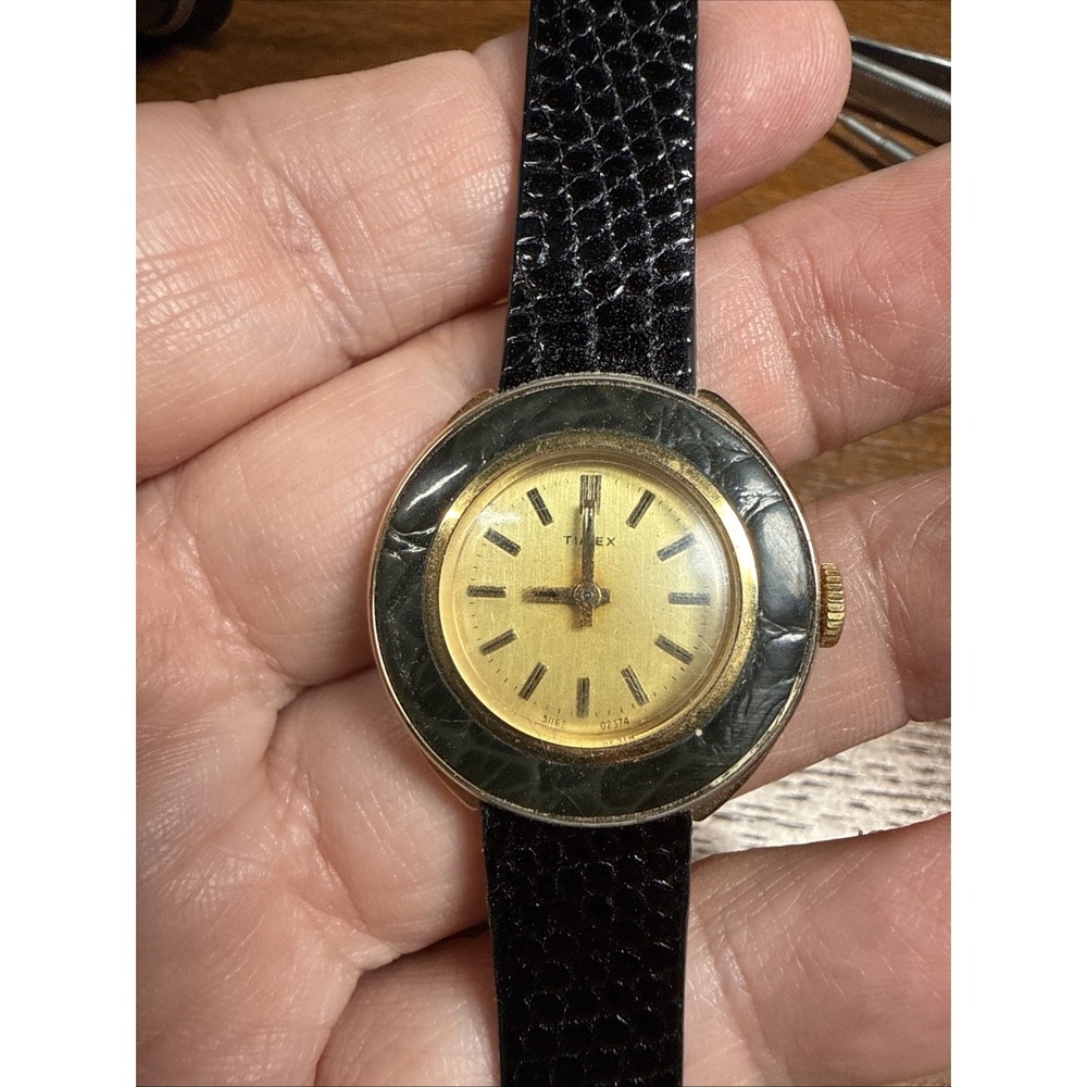 Vintage 1974 Timex Manual Wind 28mm Women's New Lizard Band Running